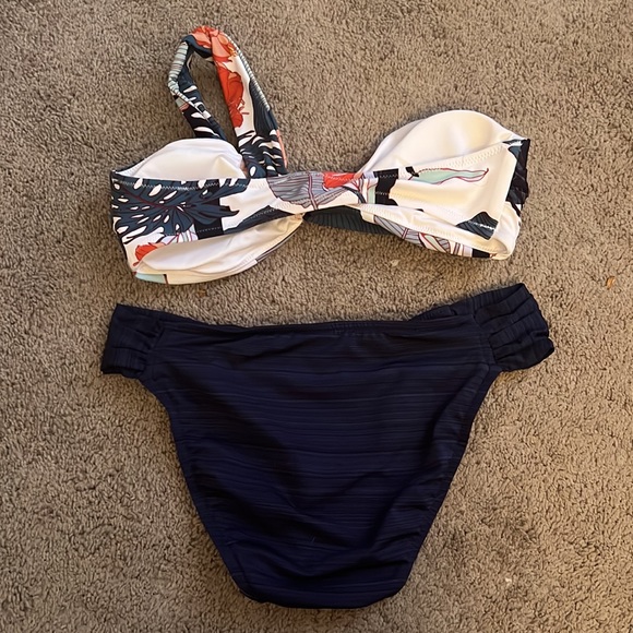 SOLD Bikini set - Picture 2 of 2